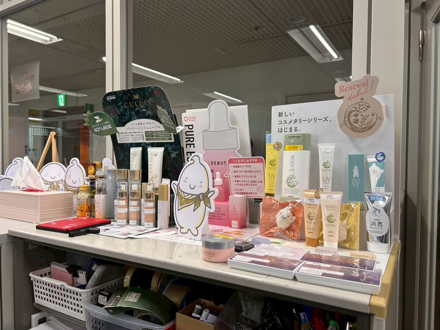 大阪の本社に飾ってあった商品展示　アサクレちゃんも♡