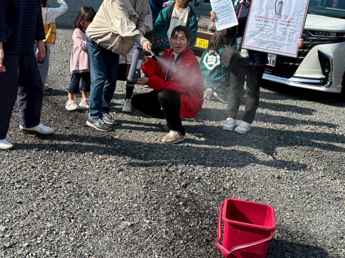 火元を狙いやすい液体タイプの消火器